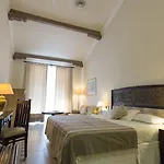 Columbia Hotel Pissouri