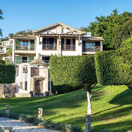 Columbia Hotel Pissouri