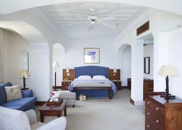 Columbia Hotel Pissouri