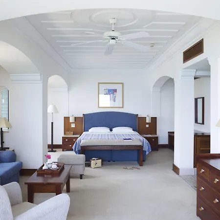 Columbia Hotel Pissouri