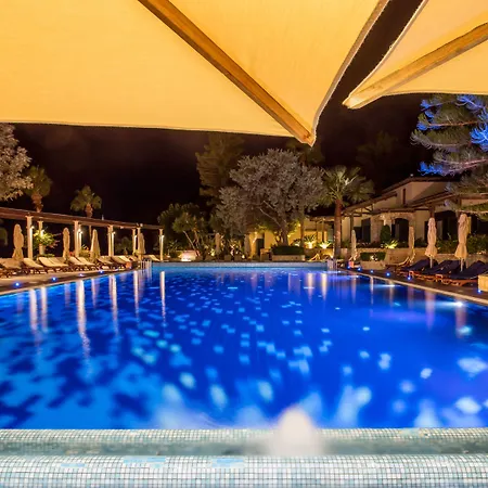 Columbia Hotel Pissouri