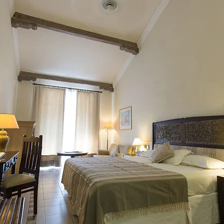 Columbia Hotel Pissouri