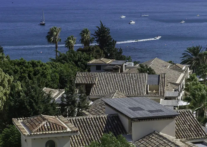 Columbia Hotel Pissouri