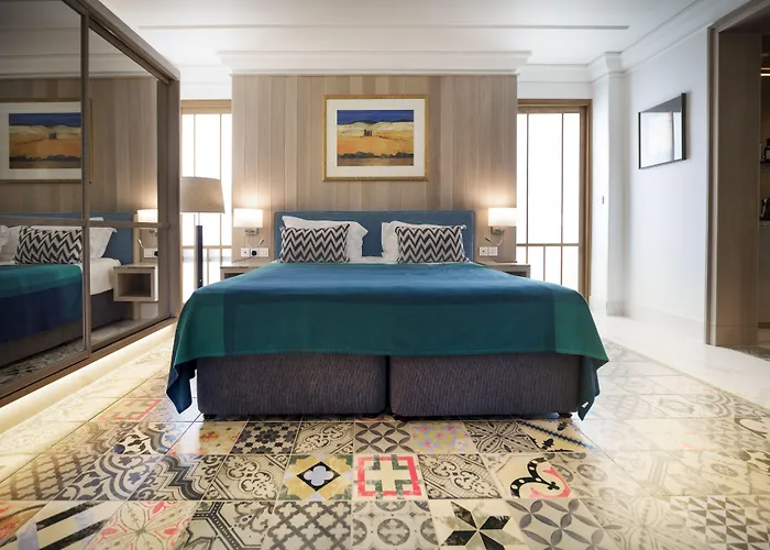 Columbia Hotel Pissouri