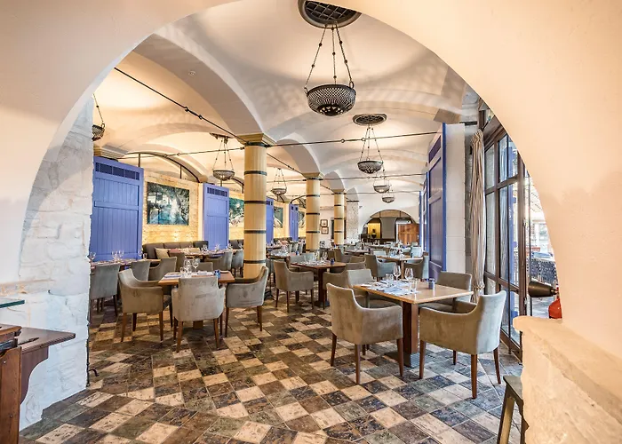 Columbia Hotel Pissouri