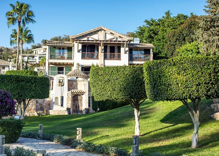 Columbia Hotel Pissouri