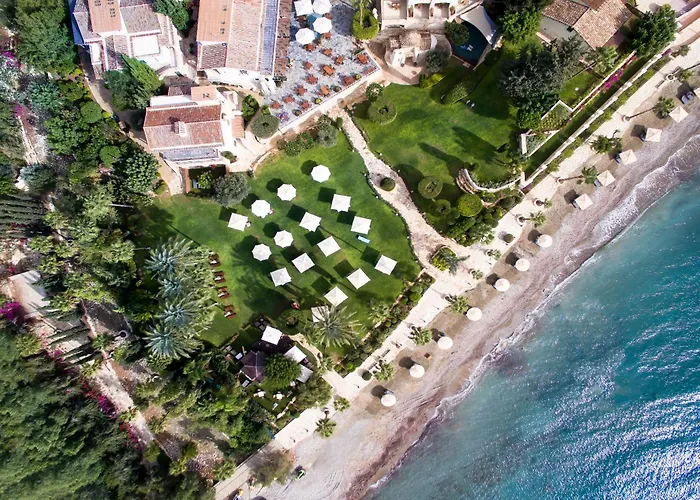 Columbia Hotel Pissouri