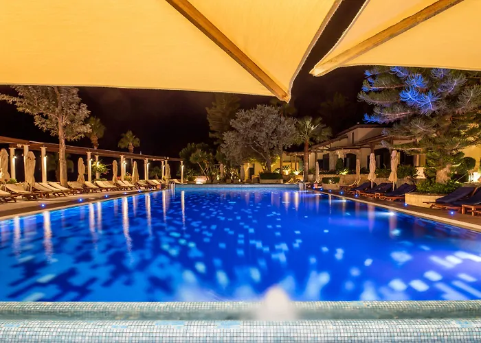 Columbia Hotel Pissouri
